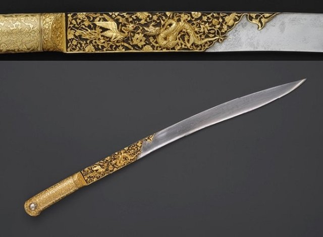 İddiaya serçe parmakla girilmesi, bir Asya kültürüdür. Serçe parmak günümüzün aksine en önemli uzuvdu (serçe parmaksız kılıç tutamazsınız). İddiayı kaybeden taraf serçe parmağını feda etmiş olurdu ve parmak kesilirdi.