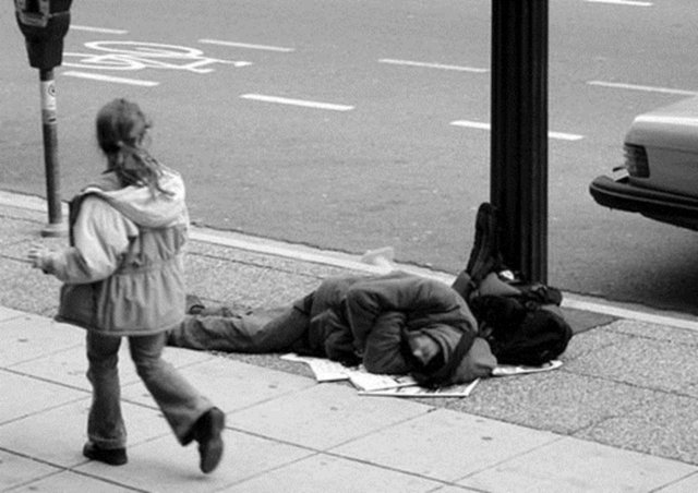 Amerika'da 3.5 milyon evsiz insan vardır.