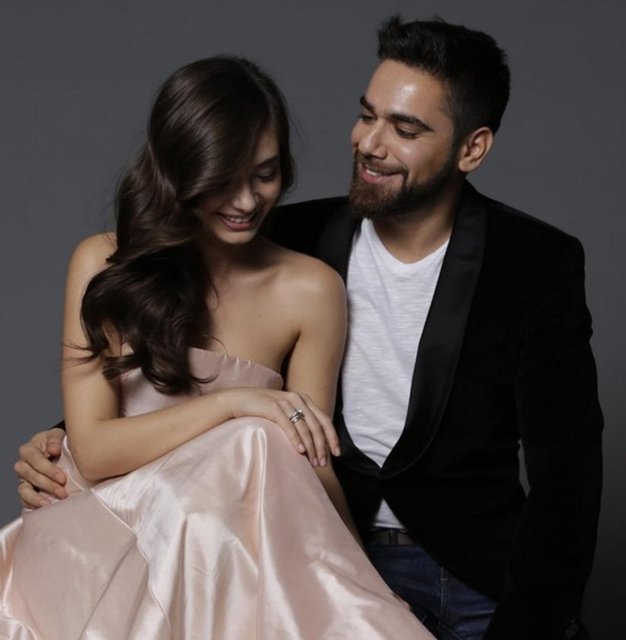 NESLİHAN ATAGÜL - O güzel gözler hep üzerimde...