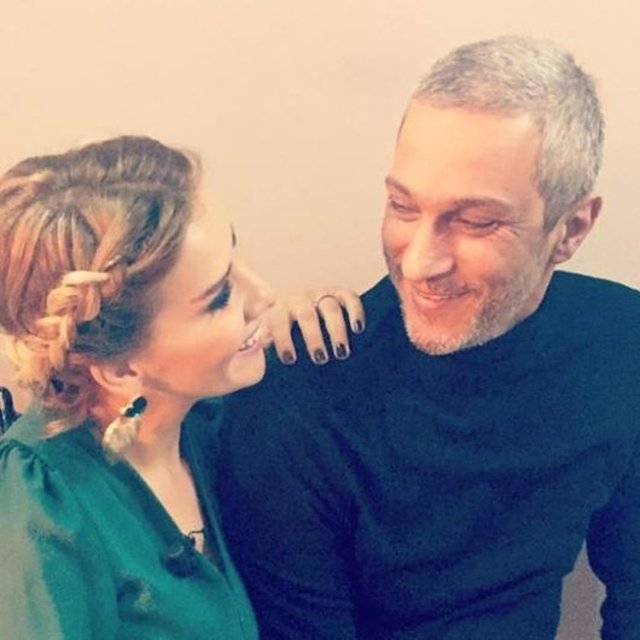 ESRA EROLSevginin, sevilmenin günü olur mu