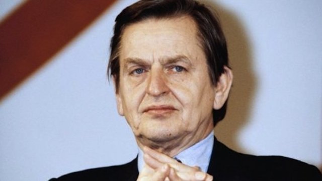 9. Olof Palme1982-1986 arasında İsveç Başbakanlığı yapan Palme İsveç'ten tüm nükleer santrallerin kapatılmasında rol oynadı. 1982'de başbakan olduktan sonra sosyal ekonomi politikalarını uyguladı. Avrupa'nın güvenlik politikasındaki sivri dili ile tepki topladı.