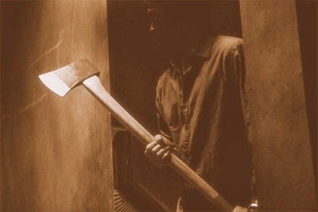 Bu olaydan bir ay sonra neredeyse kopya bir cinayet daha gerçekleşti. Bir başka bakkal Annie Bossumer yatağında kan içinde bulundu. Baltacının 8 cinayet işlediği tahmin ediliyor. Buna karşın tek şüpheli olarak görülen Joseph Mumfre'yi suçlayacak yeterince kanıt yoktu.