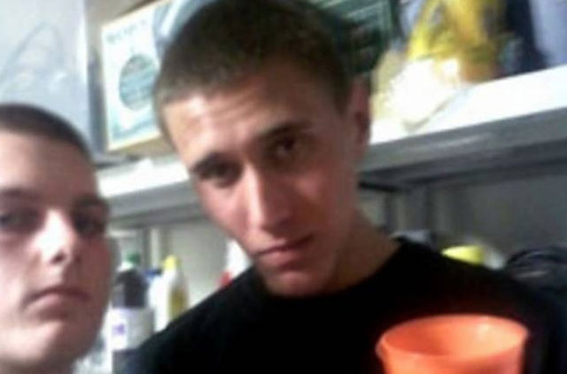 Tyler Hadley - Annesi ve babasını öldürdü. Evi temizlemek için 3 saat uğraştı ve sonra arkadaşlarını partiye davet etti. Bu kare parti sırasında çekildi.