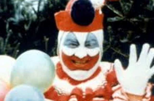 - Palyaço Pogo - Çocukları hedef alan seri katil John Wayne Gacy. Amerika'da Palyaço katil olarak bilinen Gacy, toplamda 32 çocuğa hem tecavüz ettiğini hem de öldürdüğünü itiraf etti. 1980 yılında zehirli iğne ile öldürülerek cezası infaz edildi. -