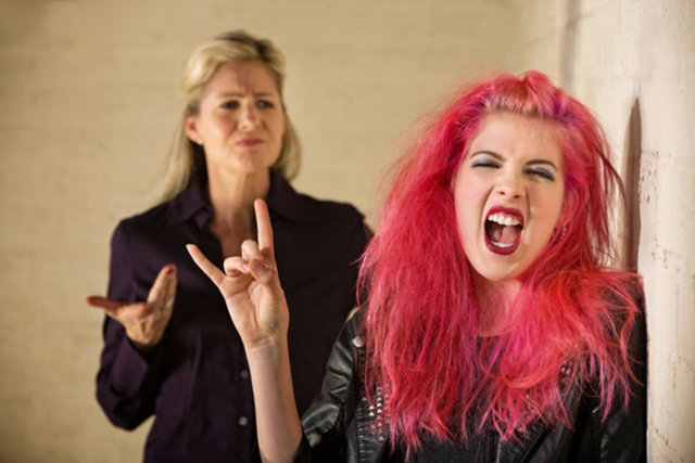 Yargılamak yerine dinlemeyi ve destek olmayı seçin. 