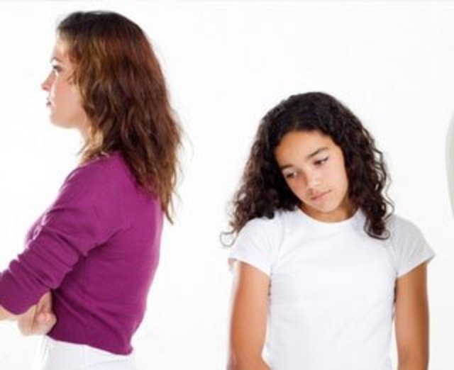 Onu eleştirmeyin ve asla aşağılamayın. 