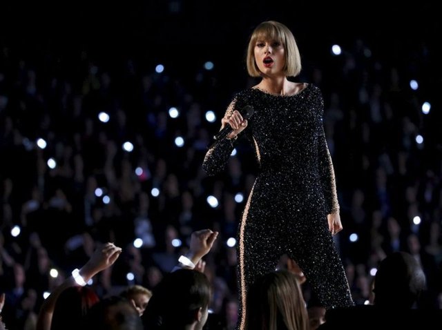 TAYLOR SWIFT