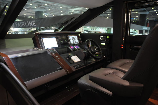 Oldukça büyük olan yat standart bir evi aratmayacak durumda.