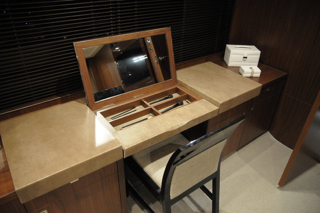 Yatın odaları her türlü ihtiyacı karşılayacak nitelikte donatılmış.