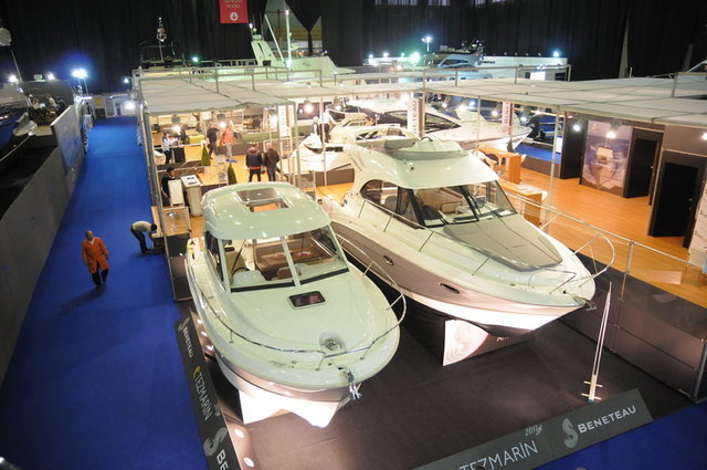 Dünyada karada yapılan ikinci en büyük tekne ve yat fuarı olan "CNR Avrasya Boat Show, Uluslararası Deniz Araçları, Ekipmanları ve Aksesuarları Fuarı"nın dokuzuncusu Yeşilköy'de start aldı. Princess, Sealine, Hanse, Azimut, Moody, Prestige, Galleon gibi dünya markalarının en iddialı motor yat ve yelkenlilerin sergilendiği fuarda, tekne ekipmanları ve denizcilik malzeme üreticileri de ürünlerini gösterme fırsatı buluyor.