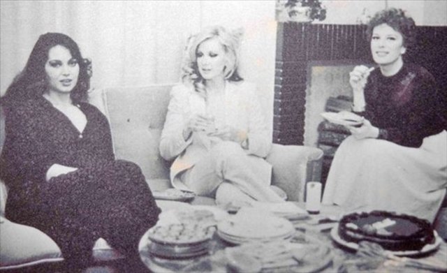 Sergide Akın'ın hayranlarından gelen 1.265 fotoğrafla birlikte toplam 4.500 adet fotoğraf yer alacak.