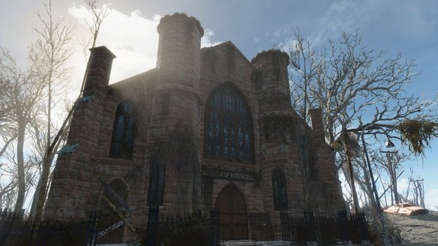 Cadılığa ve mistik olana dair insan yapımı birçok objenin görülebileceği müzede, beden değiştirme büyülerinden iyileştirici otlara, sihirli güçleri çağıran aynalardan cadılıkla suçlanan kadınlar üzerinde kullanılan işkence aletlerine birçok enteresan parçayla karşılaşacaksınız. Yalnızca randevuyla gezilen kütüphanede de cadılıkla ilgili 3000'in üzerinde kaynak var.