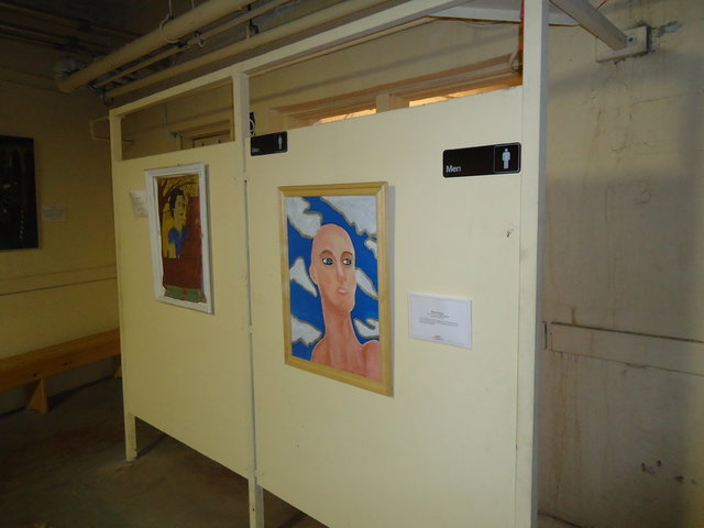 New York'taki MoMA'ya gönderme yapan adıyla MOBA, kötü sanat eserlerinin sergilendiği son derece ilginç bir müze. Kötü Sanatlar Müzesi MOBA, 400 civarında eserden oluşan bir koleksiyona sahip. Misyonunu kötü sanat eserlerini mümkün olduğunca fazla izleyiciye sunmak olarak tanımlıyor. Ana galerisi, Dedham Community Theatre'ın bodrum katında olan müzenin en ilgi çekici parçalarından biri, tamamen kurşun kalem ve pastel boyalarla yapılmış The Athlete.