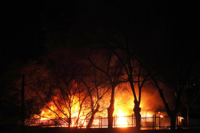 Ankara Emniyet Müdürlüğü Olay Yeri İnceleme ekipleri, askeri servis araçlarının geçişi sırasında meydana gelen patlamanın olduğu yerde çalışmalarına başladı. İnönü Bulvarı'nı Dikmen Caddesi'ne bağlayan Merasim Sokak'taki olay yerinde çok sayıda ambulans, polis ve itfaiye ekibi çalışmalarını sürdürüyor.
