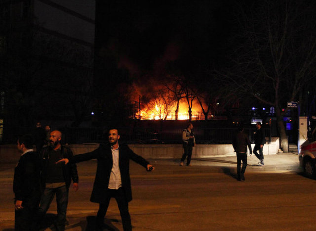 Ankara Emniyet Müdürlüğü Olay Yeri İnceleme ve Terörle Mücadele ekipleri de olay yerinde incelemelerine başladı. Patlamanın olduğu yere çıkan tüm caddeler trafiğe kapatıldı. Polis ve asker geniş güvenlik önlemleri aldı.