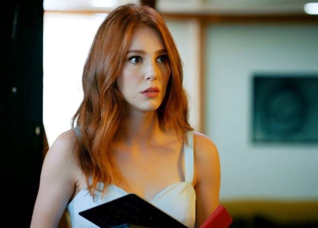 Elçin Sangu: 31