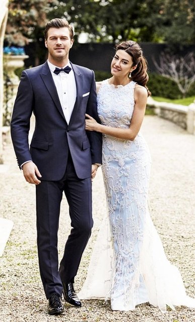 Ebru AYAZ / HABERTURK MAGAZİN - Oğlu Kıvanç Tatlıtuğ'un Paris'teki düğününe sağlık sorunları yüzünden katılamayan anne Nurten Tatlıtuğ, Facebook'taki paylaşımlarıyla gelini Başak Dizer'i istemediğine yönelik dedikoduları alevlendirdi.