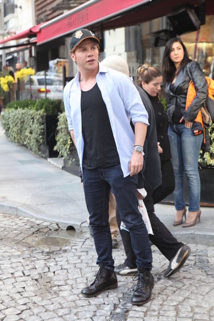 SİNAN AKÇILSusma ki bir gün senin de değerlin, kız kardeşin, sevgilin,ablanın başına gelirse içine atmasın bu iğrençliği haykıra bilsin!