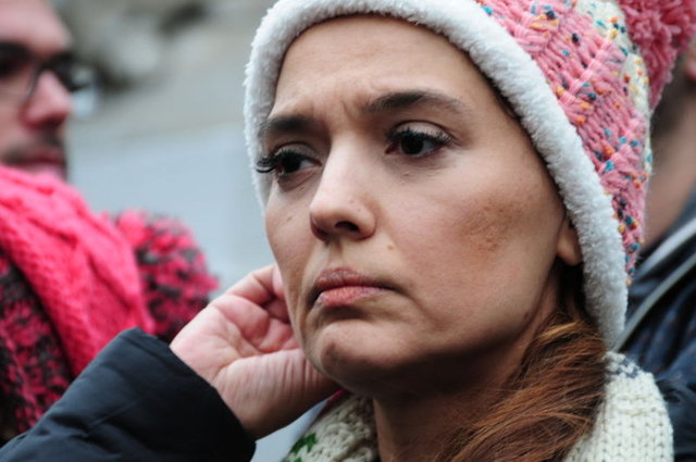 DEMET AKALIN Cansel'in fotosu dolanıp duruyor etrafta! Oysa ki dolanması gereken mağdurun değil pisliğin fotosudur!! İdam diyorum ne zaman geri gelecek diyorum! Tecavüzcüler,istismarcılar ne zaman pislikleriyle bu dünyadan defolup gidecekler diyorum