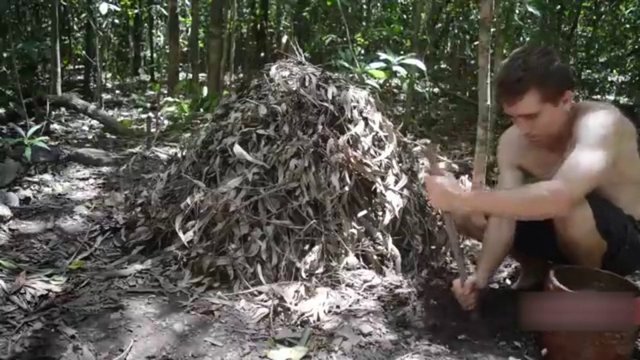 Toprağı kazarak...