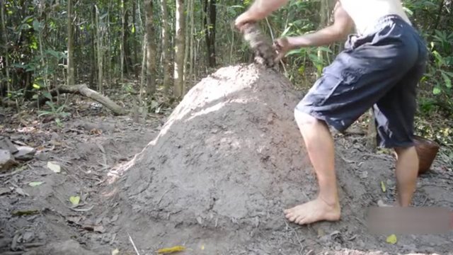 Önce üst kısmı açıyor...