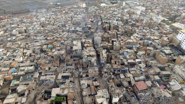 Teröristlerin sıkıştırıldığı alan ise, insansız hava araçları ile fotoğraflandı.Fotoğraflarda ilçedeki tahribat da dikkat çekti. (İHA)