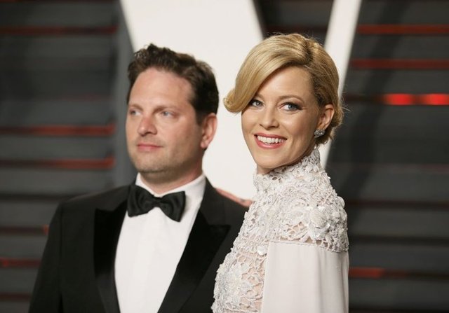  Max Handelman ve Elizabeth Banks