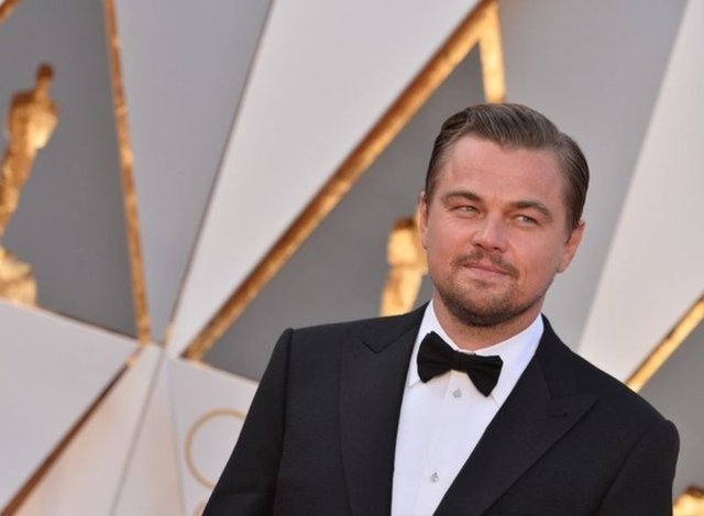 KÜRESEL ISINMAYA VURGU YAPTI - Sonunda Oscar'ına kavuşan Leonardo DiCaprio ödül alırken yaptığı teşekkür konuşmasında 'Küresel Isınma'ya vurgu yaptı. The Revenant (Diriliş) filmiyle En İyi Erkek Oyuncu ödülüne layık görülen Leonardo DiCaprio, 2015 yılının dünya tarihinde kaydedilen en sıcak yıl olduğuna dikkat çekti.
