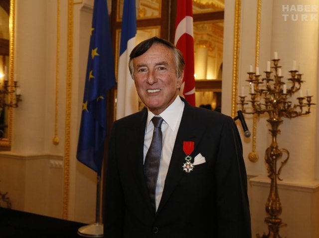 12. Bülent EczacıbaşıŞirketi: Eczacıbaşı holdingServeti: 1.4 milyar dolar