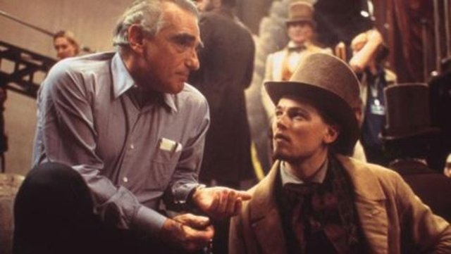 İlk Oscar adaylığı 1994'te gelmişti. Ama yeni milenyuma girişle birlikte Danny Boyle'un "Kumsal"ıyla ("The Beach", 2000) genç kızları etkisi altına alma zamanıydı. Esasen ise "New York Çeteleri" ("Gangs of New York", 2002) ile Scorsese'yle alışkanlığa dönüşecek bir ortaklık başladı.