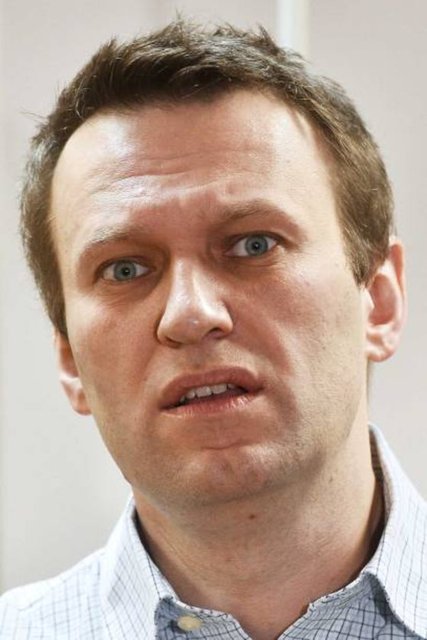 Alexei Navalny38 yaşındaki Rus blogger Vladimir Putin'in yolsuzluğa bulaştığı yönünde iddialarda bulundu ve bu sayede daha da tanınıp sadık bir takipçi kitlesi kazandı. Ev hapsine mahkum edilen Alexie, Putin'e muhalefet etmeye devam ediyor.