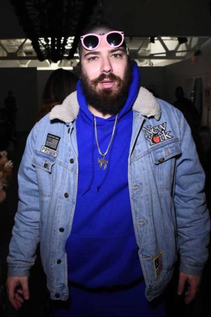 Josh Ostrovsky (The Fat Jew)İnstagram'da 8 milyon takipçisi bulunan Josh Ostrovsky paylaştığı eğlenceli gönderilerle sosyal medyada adından sıkça söz ettiriyor. Birçok reklam şirketi onunla anlaşmak için milyonlar vermeye hazır durumda. Şu sıralar bir TV şovuna yapmaya hazırlandığı biliniyor.