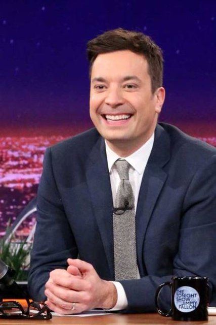 Jimmy FallonABD'li ünlü şovmen Jimmy Fallon sanal alemde de şov yapmaya devam ediyor. Twitter'da 36 milyon takipçisiyle paylaştığı görsellerle sosyal medyayı da kahkahlara boğuyor. Ayrıca yayınlanan bölümlerin tam kaydını YouTube'da da paylaşarak gece şovunu kaçıran takipçilerini de mutlu ediyor.