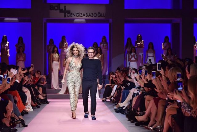 Cengiz Abazoğlu ve adL 2016 İlkbahar-Yaz ''White Line'' koleksiyonu, düzenlenen defilede modaseverlerle buluştu.