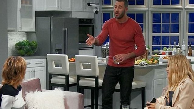 Diğer konuk Glozell, bu sözlere inanamayarak bir süre Khloe Kardashian'a bakakaldı.