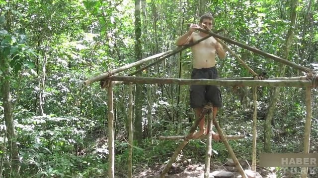 İskeletin çatı kısmını da bağlıyor..