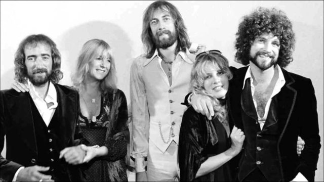 8- Fleetwood Mac - Rumours   40 milyon adet