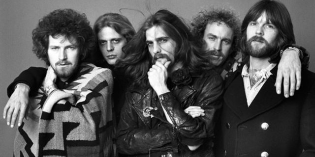 5- Eagles - The Greatest Hits  42 milyon adet