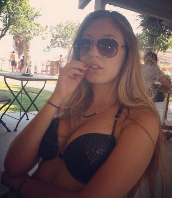 Adı daha önce oyuncu Ali Aksöz'le anılan Erbil, Ertunç'la ilgili söylentilere "arkadaşım" diye yanıt vermişti.