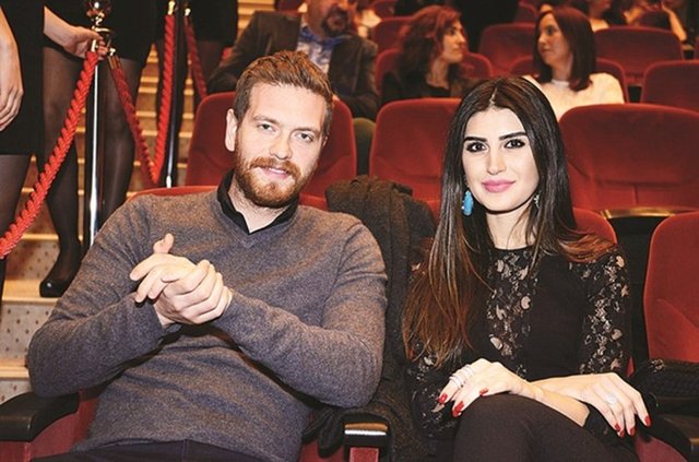 Ünlü oyuncu Engin Öztürk, filmi sevgilisi İdil Fırat'la yan yana izledi.