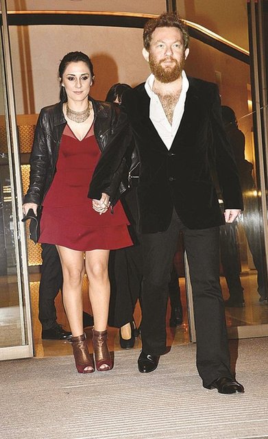 Boncuk Yılmaz ve eşi Fethi Kantarcı galaya el ele geldi.