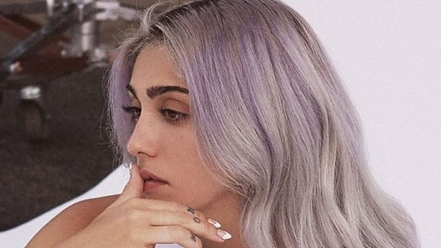 Lourdes Leon'un kamera arkası görüntülerini tasarımcı McCartney, Instagram sayfasından paylaştı.