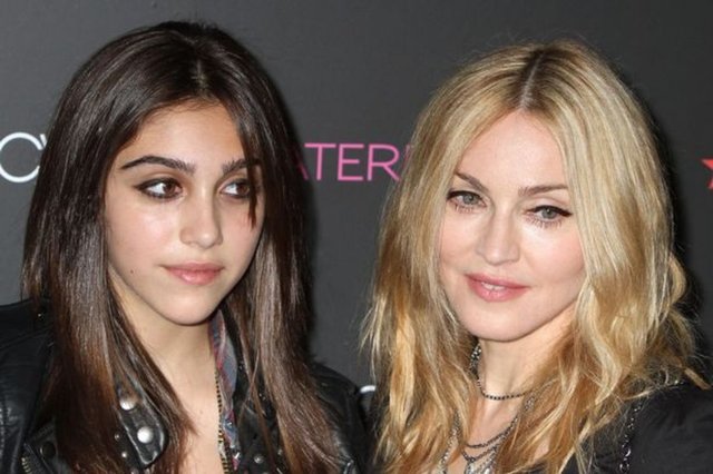 Madonna'nın spor hocası Carlos Leon'dan dünyaya gelen kızı Lourdes, İngiliz tasarımcı Stella McCartney'in parfüm kampanyası için objektif karşısına geçti.