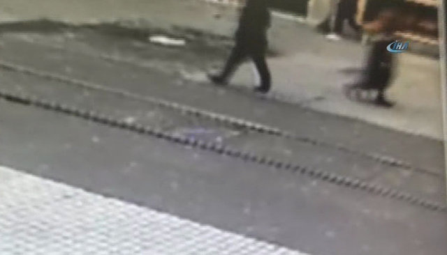 İstiklal Caddesi'ndeki canlı bombanın saldırıdan saniyeler önceki görüntüleri ortaya çıktı
