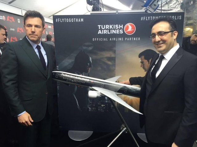 Gazetecilere açıklama yapan sinema oyuncusu Affleck, film için her gün sabah 6'da spor salonuna gittiğini, "süper kahraman" olmak için bunun gerekli olduğunu ifade etti.