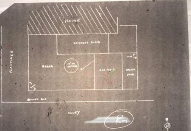 Amerikalı bir adam yaşadığı evin eski planlarından yola çıkarak bahçesinde bakın nasıl bir keşfe imza attı.   Evin 1961 yılındaki planlarını inceleyen adam bahçe kısmında bir giriş olduğunu fark ediyor.