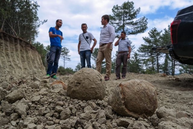 Kütahya Müze Müdürü Metin Türktüzün de Roma dönemine ait taş güllelerin kalelerde savunma amaçlı kullanıldığını belirterek, şu değerlendirmede bulundu: