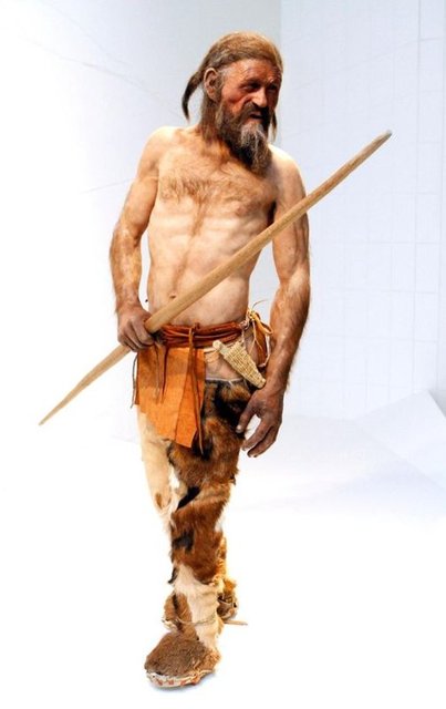 Bir adam, Ötzi'nin M.Ö. 3300 yıllarında kullandığı yayın bir kopyasını yapmaya karar verdi ve işe koyuldu.