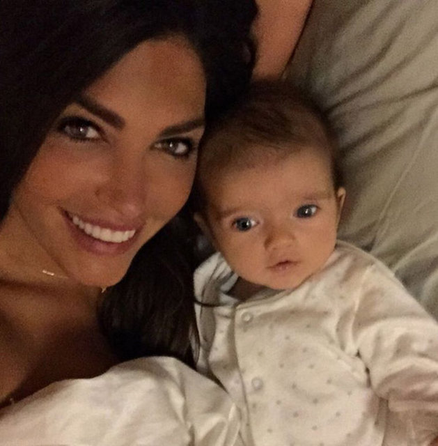 Oğlu Xess Xava ile doğup büyüdüğü İbiza'da olan güzel yengeye ablasından sitem vardı.