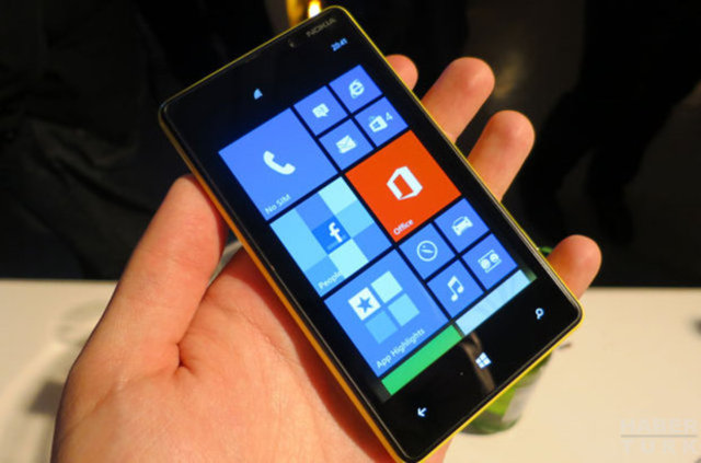 Lumia 820 - Fiyatı: 599 TL